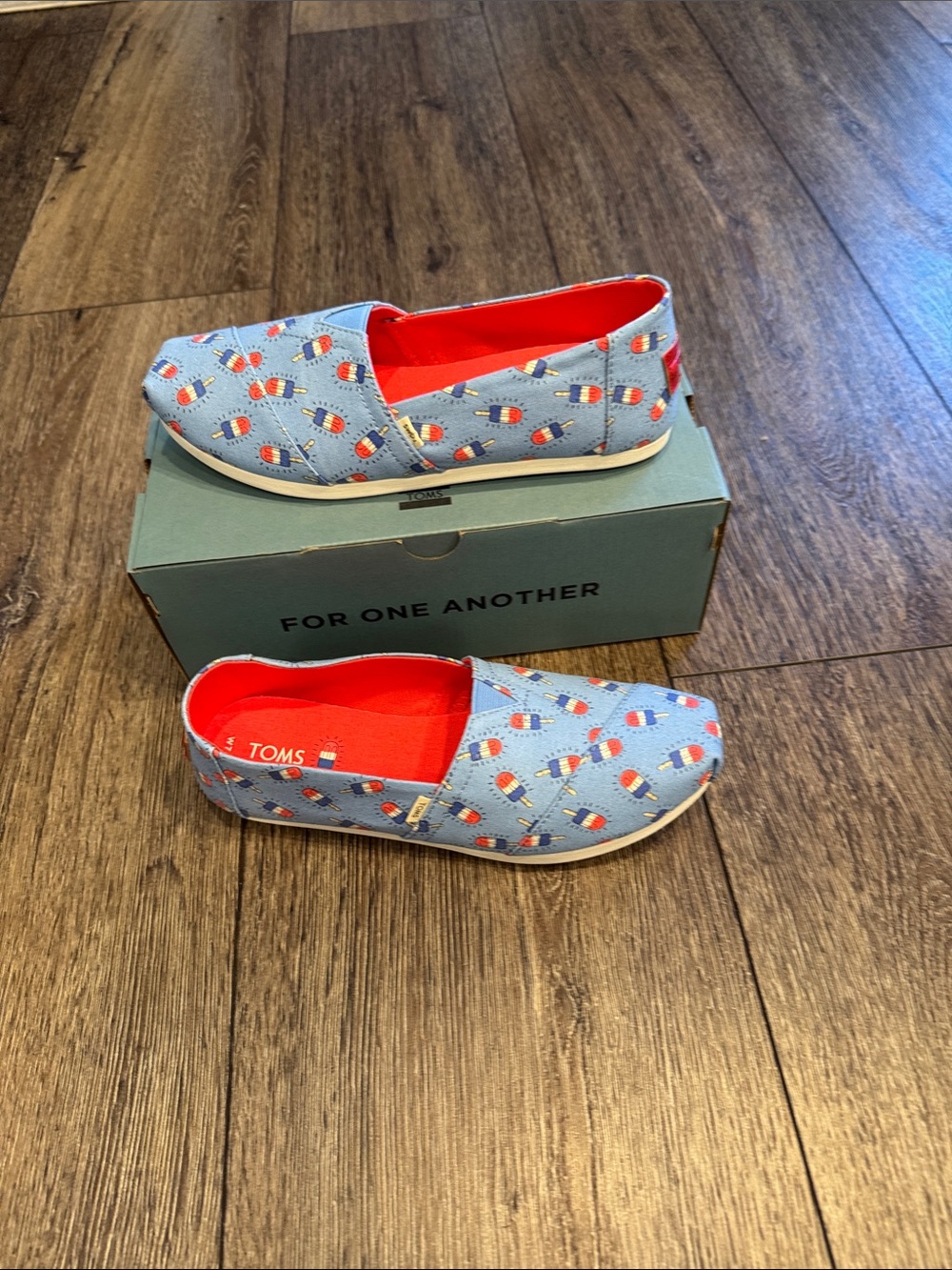 Toms Women’s Light Blue Ice Pop Slip-On Sneakers with Red Interior7.5
